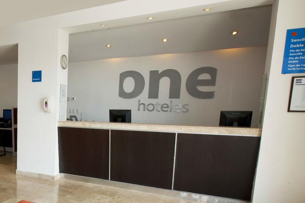 One Monterrey Aeropuerto Hotel Apodaca Exterior photo