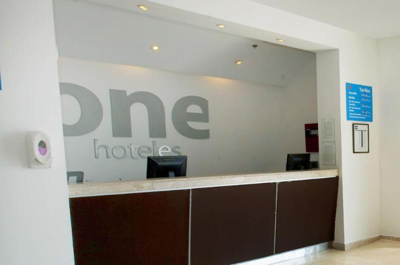 One Monterrey Aeropuerto Hotel Apodaca Exterior photo